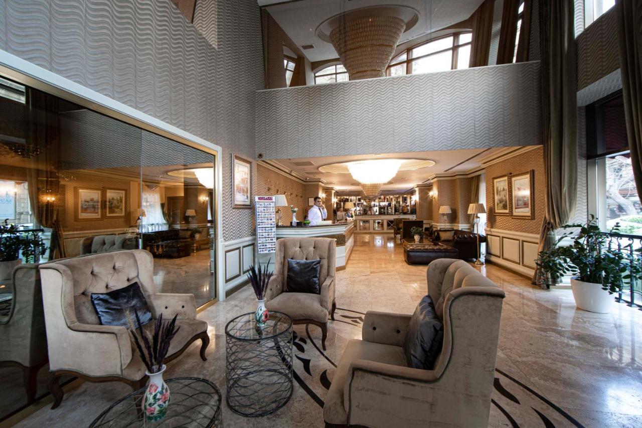 Sapphire Inn