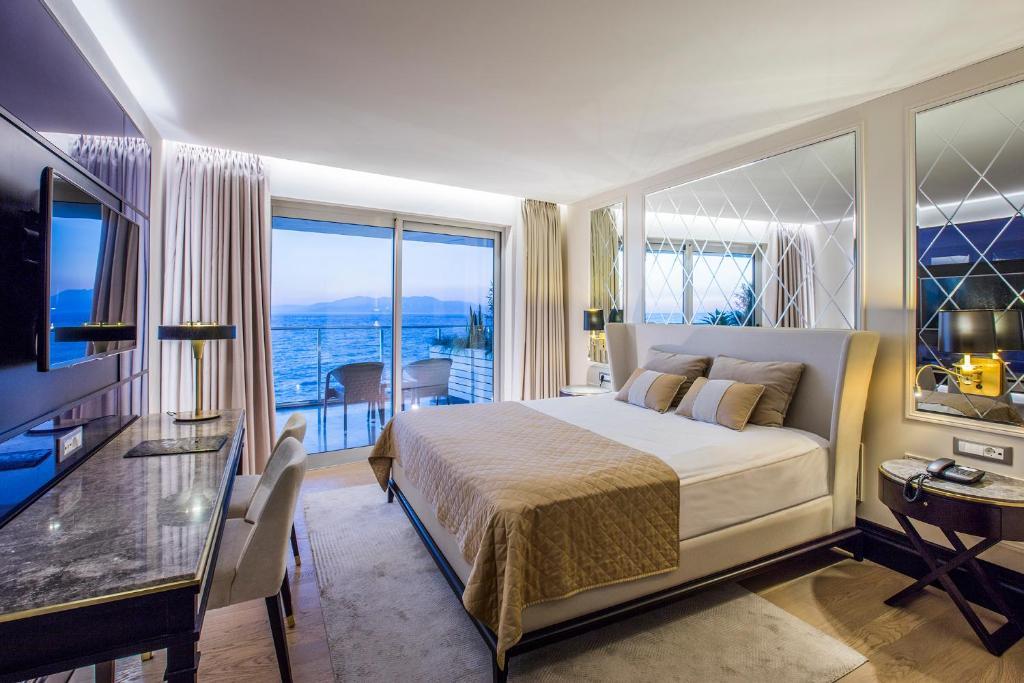 Charisma Deluxe Hotel