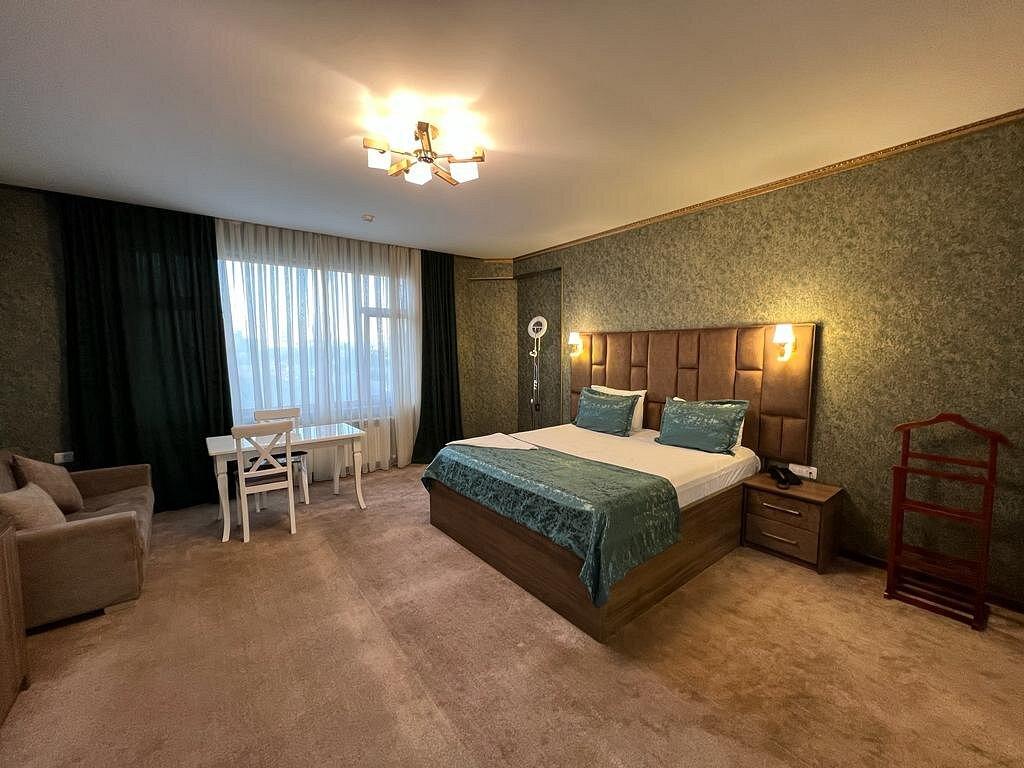 Alison Hotel