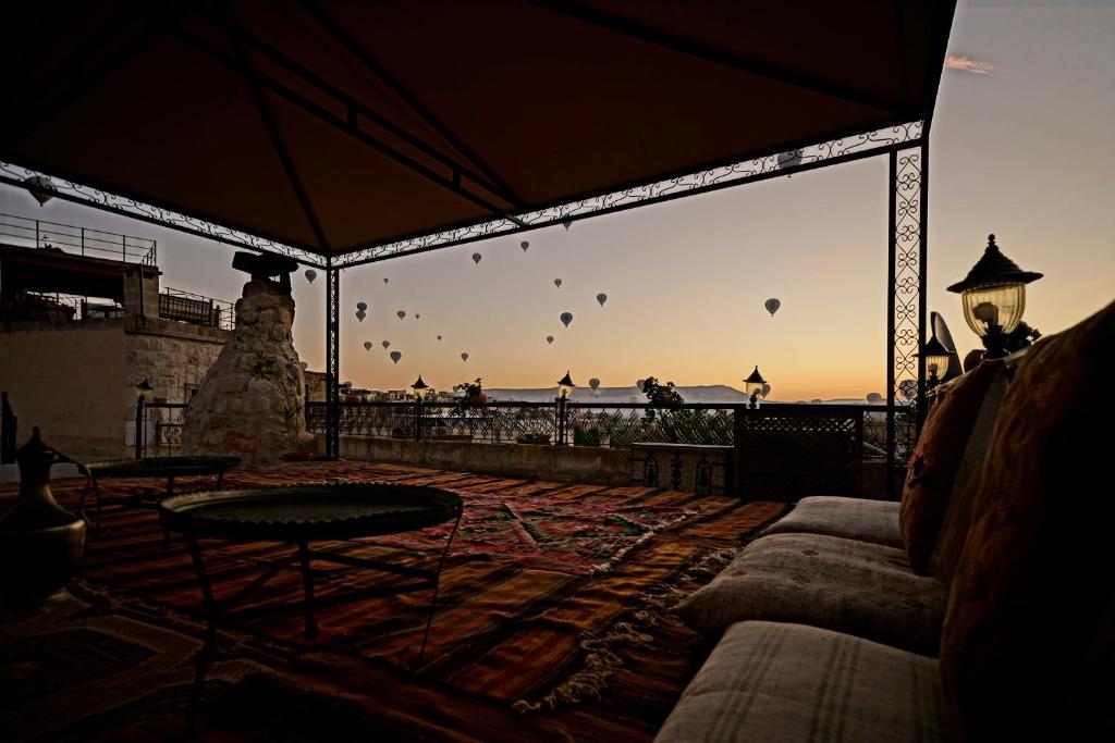 Holiday Cave Hotel