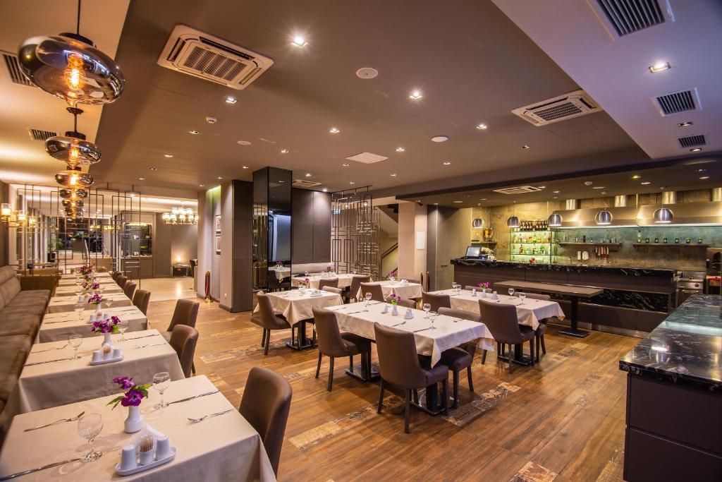 Avenue Hotel