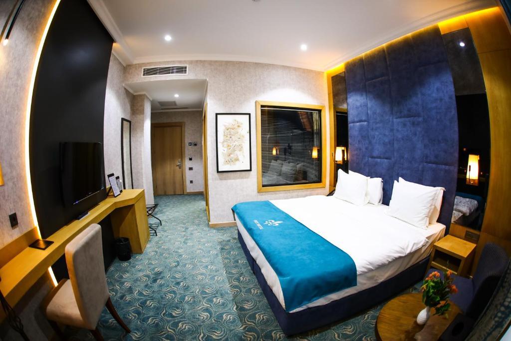 Iris Hotel