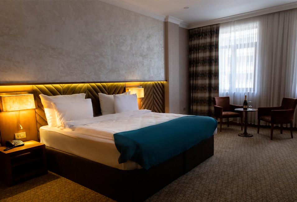 Addison Hotel