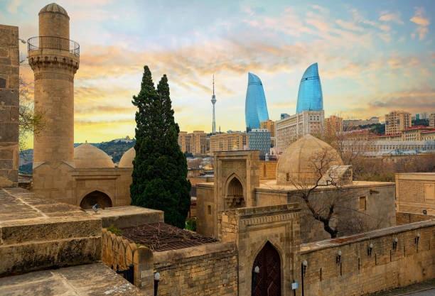 Baku: Icheri Sheher walking tour package