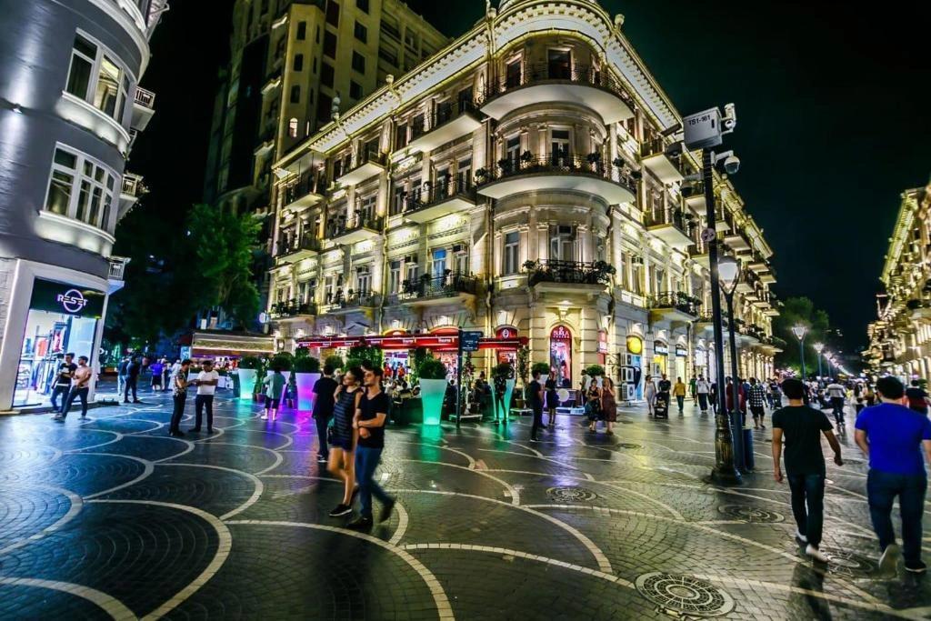 Baku: Icheri Sheher walking tour package