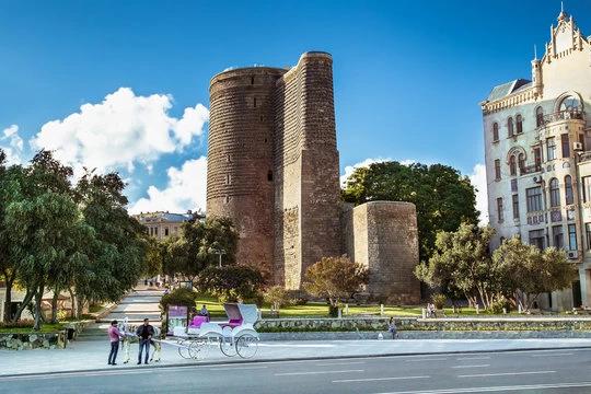 Baku: Icheri Sheher walking tour package