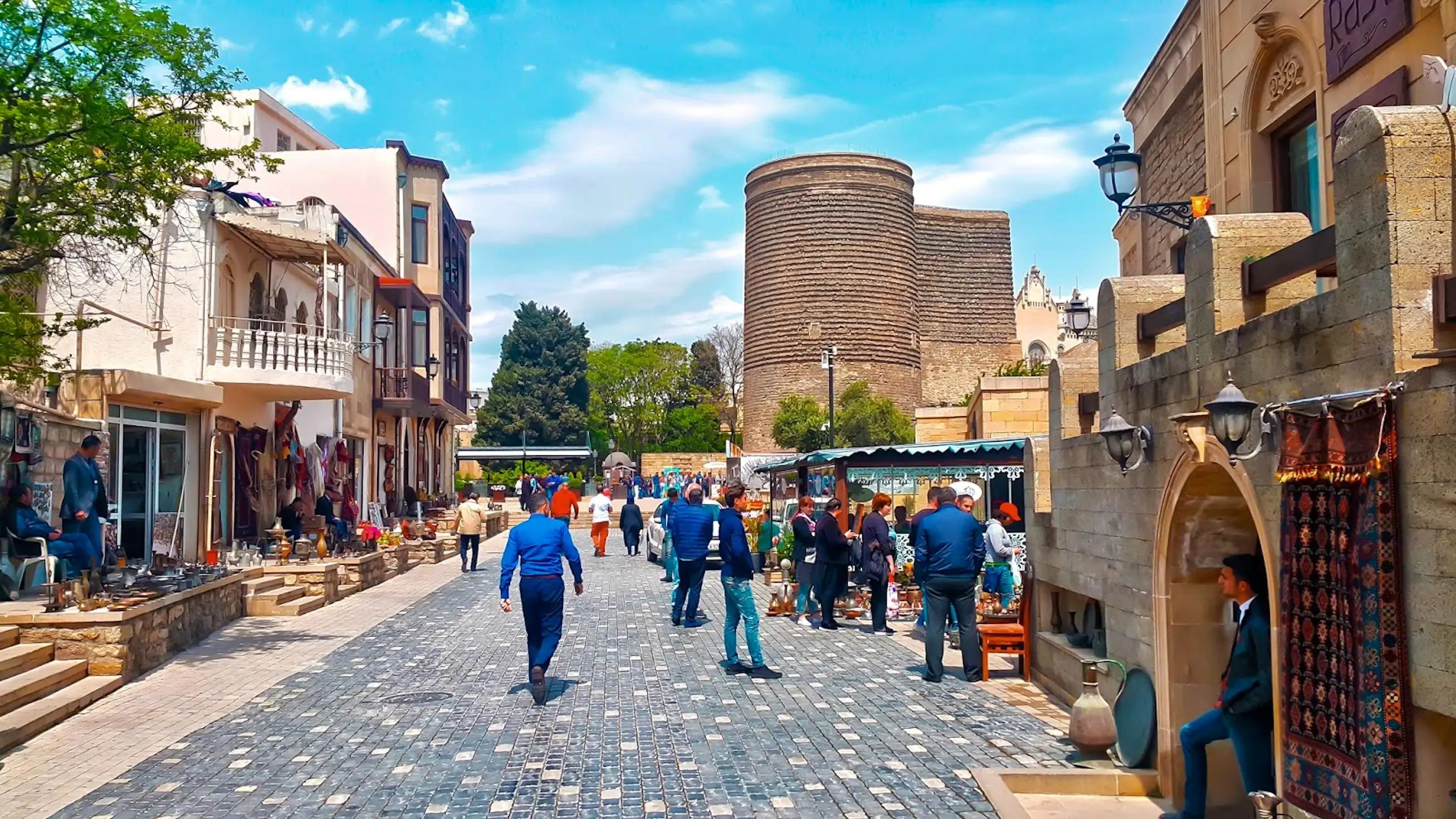 Baku: Icheri Sheher walking tour package
